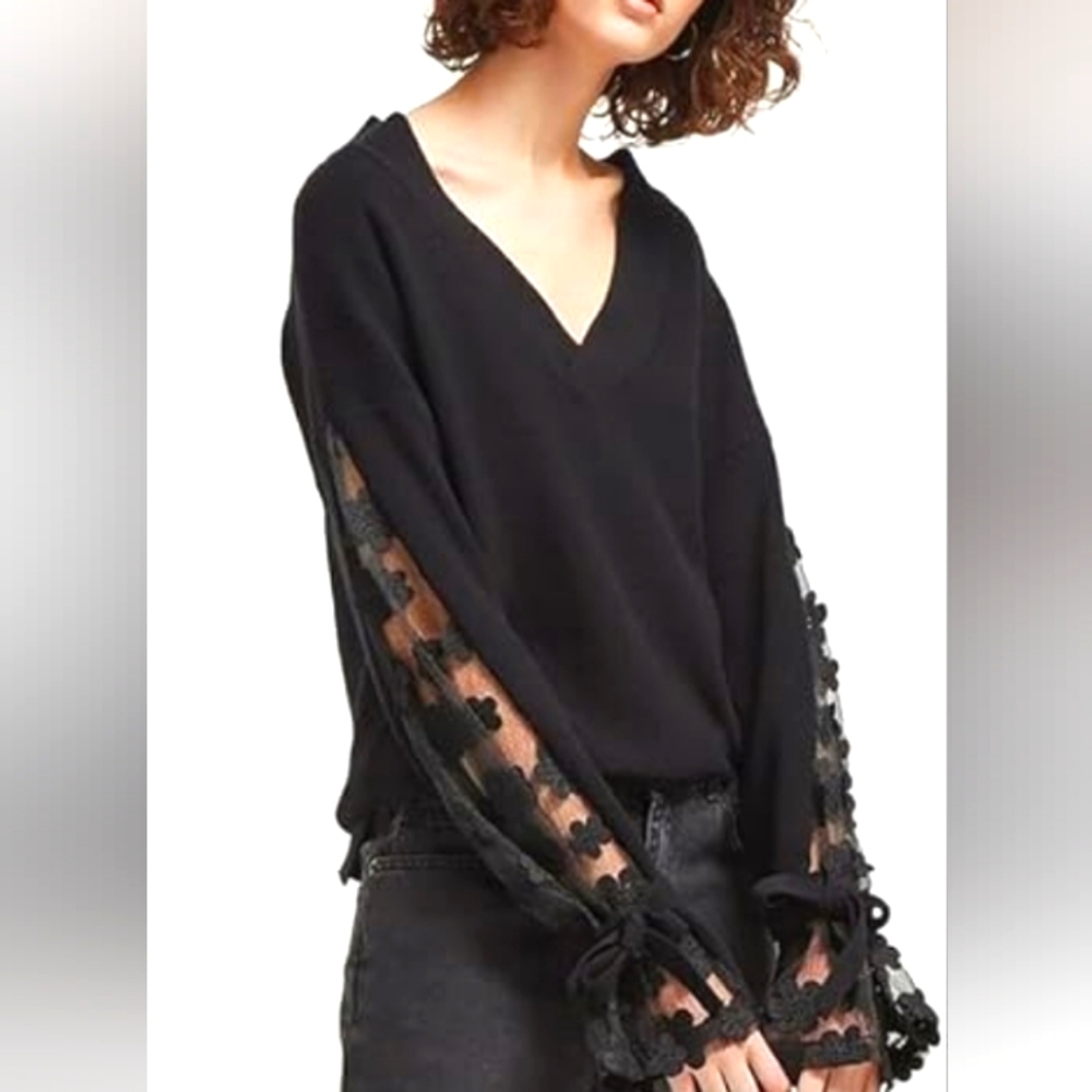 V Neck Black Floral 3D sheer sleeve NWOT